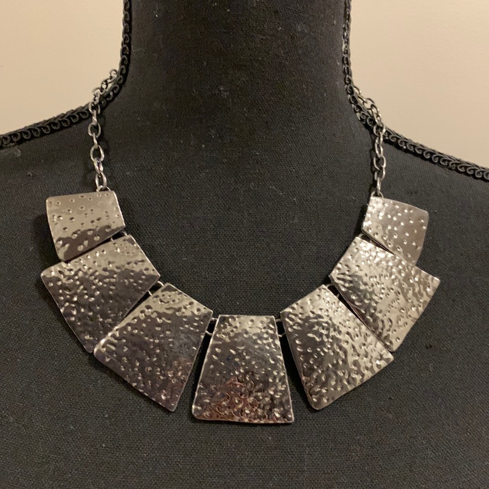 🌺 Gray Hammered Necklace